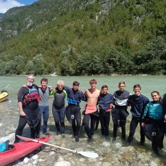 Kurze Pause vom Wildwasser Paddeln